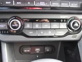 Kia Niro 1.6 GDi Hybrid DynamicLine thumbnail 17