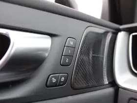 Volvo XC60 2.0 T8 Plug-in hybrid AWD Ultra Black Edition thumbnail 18