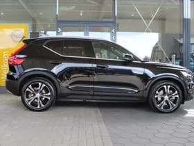 Volvo XC40 thumbnail 2