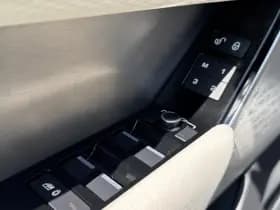 Land Rover Range Rover Velar 2.0 250PK AWD R-DYNAMIC BLACK PACK SE thumbnail 18