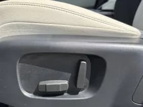 Land Rover Range Rover Velar 2.0 250PK AWD R-DYNAMIC BLACK PACK SE thumbnail 36