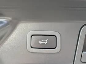 Land Rover Range Rover Velar 2.0 250PK AWD R-DYNAMIC BLACK PACK SE thumbnail 43