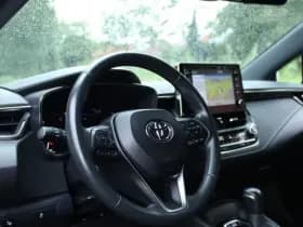 Toyota Corolla 1.8 HYBRID AUT. DYNAMIC thumbnail 2