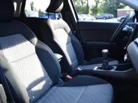 Renault Captur 1.0 TCe LIMITED thumbnail 17