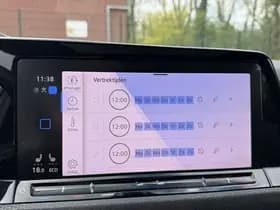 Volkswagen Golf thumbnail 44