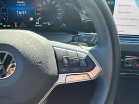 Volkswagen Golf thumbnail 25