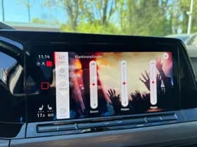 Volkswagen Golf thumbnail 41