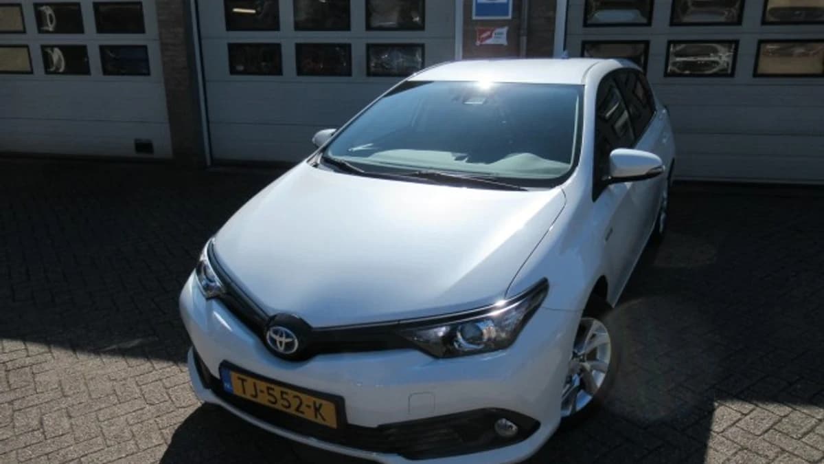 Toyota Auris 1.8 Hybrid Dynamic Go PARELMOERLAK — foto 1