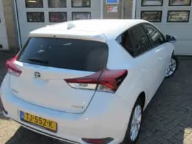Toyota Auris 1.8 Hybrid Dynamic Go PARELMOERLAK thumbnail 2