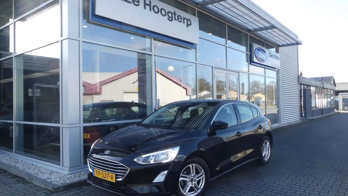 Ford Focus 1.0 EcoBoost Trend Edition Business Absolute Black — foto 1