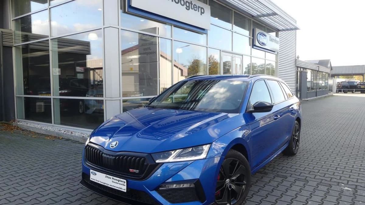 Škoda Octavia Combi 1.4 TSI iV PHEV RS Blue race (8X8X) — foto 1