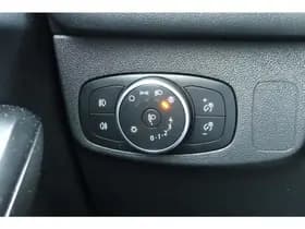 Ford Focus Wagon 1.0 EcoBoost Titanium thumbnail 32