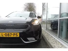 Kia Niro 1.6 GDi Hybrid ComfortLine Absolute Black Pearl (ABP) thumbnail 3