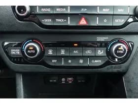 Kia Niro 1.6 GDi Hybrid ComfortLine Absolute Black Pearl (ABP) thumbnail 27