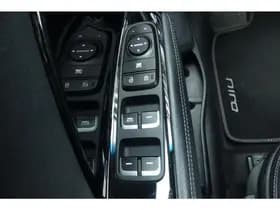 Kia Niro 1.6 GDi Hybrid ComfortLine Absolute Black Pearl (ABP) thumbnail 35