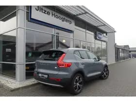 Volvo XC40 thumbnail 2