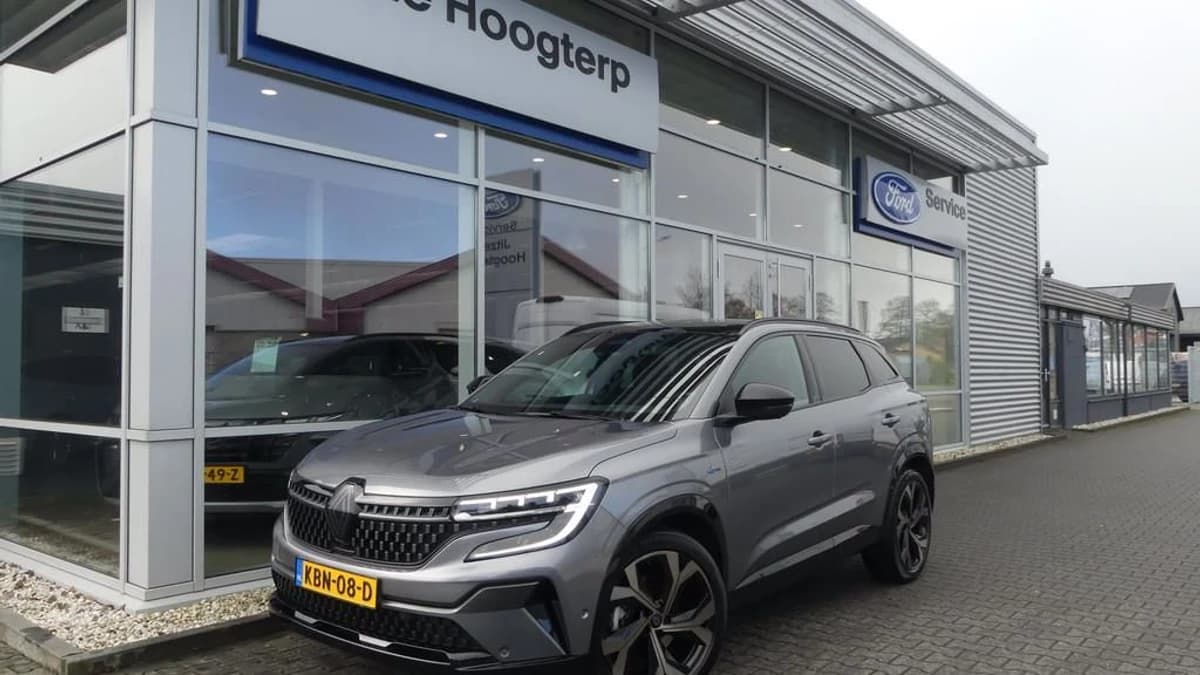 Renault Austral 1.2 E-Tech full hybrid 200 techno esprit Alpine grijs — foto 1