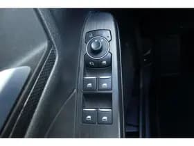 Ford Kuga thumbnail 38