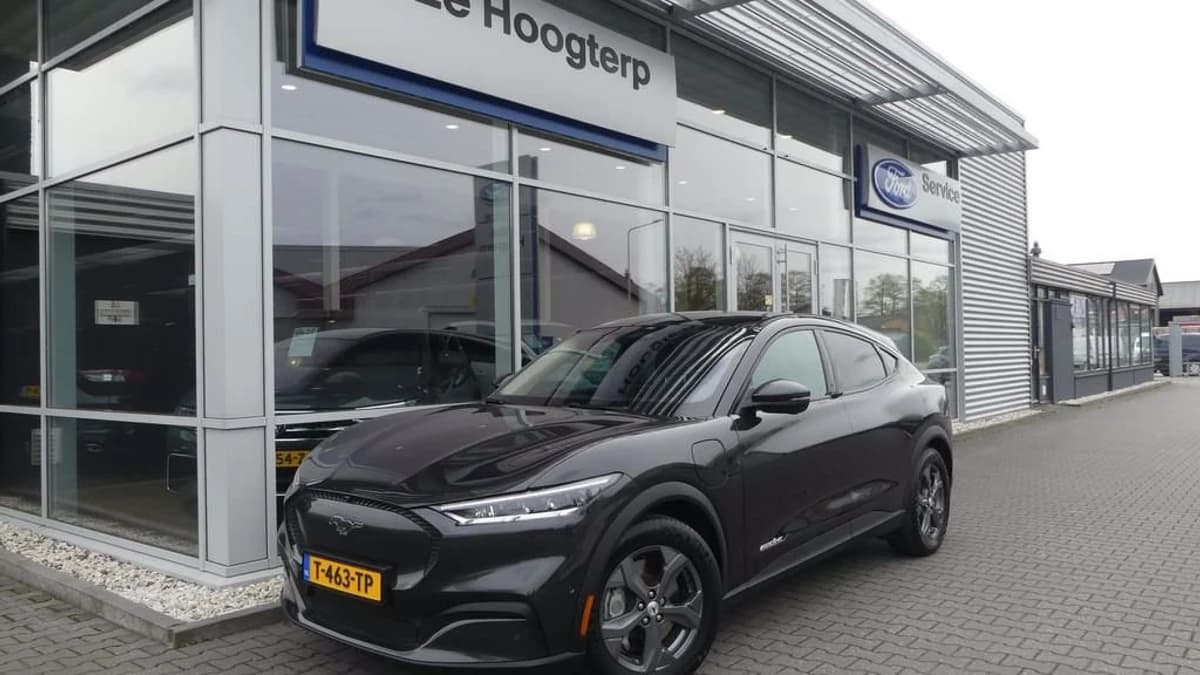 Ford Mustang — foto 1