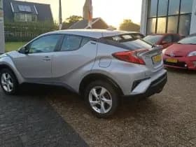 Toyota C-HR thumbnail 4