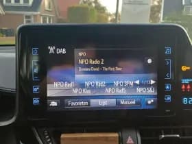 Toyota C-HR thumbnail 10