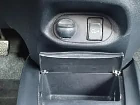 Toyota Yaris thumbnail 12