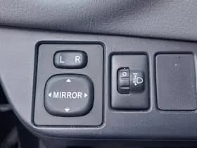 Toyota Yaris thumbnail 14