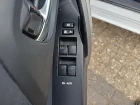 Toyota Auris thumbnail 16