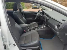 Toyota Auris thumbnail 5