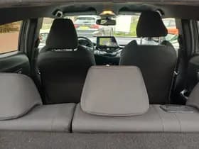 Toyota C-HR thumbnail 30