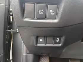 Toyota C-HR thumbnail 40