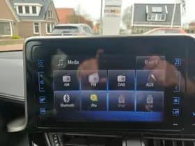 Toyota C-HR thumbnail 9