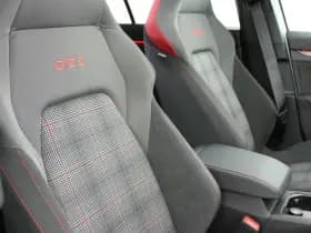 Volkswagen Golf 8.5 2.0 TSI 265pk GTI 360Camera Panoramadak Keyless Stoelverwarming Virtual Cockpit Navigatie thumbnail 2