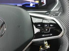 Volkswagen Tiguan 1.5 TSI 150pk DSG 2x R-Line Virtual Cockpit Navigatie thumbnail 17