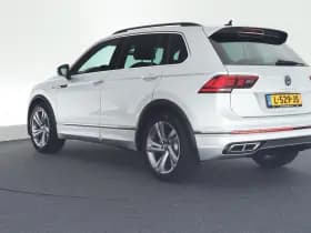 Volkswagen Tiguan 1.5 TSI 150pk DSG 2x R-Line Virtual Cockpit Navigatie thumbnail 5