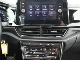 Volkswagen T-Roc 1.5 TSI 150pk DSG Style Camera Panoramadak IQ.Light Stoelverwarming Carplay thumbnail 16