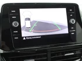 Volkswagen T-Roc 1.5 TSI 150pk DSG Style Camera Panoramadak IQ.Light Stoelverwarming Carplay thumbnail 4