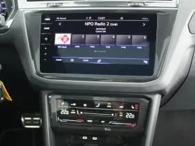 Volkswagen Tiguan 1.4 TSI 245pk eHybrid R-Line Business+ Black Style Panoramadak Trekhaak Stoelverwarming thumbnail 37