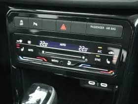 Volkswagen T-Cross 1.0 TSI 116pk DSG Life Edition IQ Light Stoelverwarming Camera Keyless Virtual Cockpit App-Connect thumbnail 32