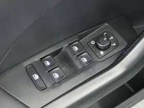 Volkswagen T-Cross 1.0 TSI 116pk DSG Life Edition IQ Light Stoelverwarming Camera Keyless Virtual Cockpit App-Connect thumbnail 14