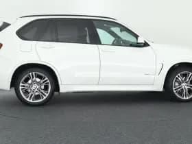 BMW X5 xDrive30d 259pk High Executive M-Sport Panoramadak Trekhaak Leder Memory Camera Keyless Navigatie thumbnail 11