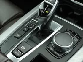 BMW X5 xDrive30d 259pk High Executive M-Sport Panoramadak Trekhaak Leder Memory Camera Keyless Navigatie thumbnail 34