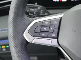 Volkswagen Tiguan 1.5 272pk eHybrid R-Line Edition Trekhaak Camera Keyless Massage Virtual Cockpit Panoramadak Carplay thumbnail 17