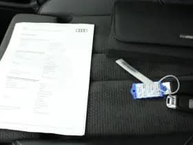 Audi A4 Avant 40 TFSI 190pk Sport S line black edition Trekhaak 360Camera Panoramadak Stoelverwarming Keyless Virtual Cockpit Navigatie thumbnail 49