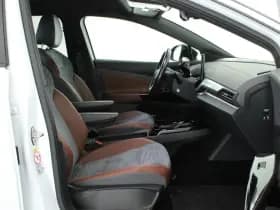 Volkswagen ID.4 First 204pk 77 kWh SOH 89% Trekhaak Camera Stoelverwarming Navigatie thumbnail 15