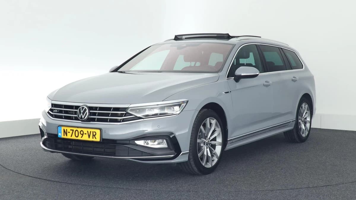 Volkswagen Passat Variant 1.5 TSI 150pk DSG R-Line Business Leder Camera Panoramadak Keyless Virtual Cockpit Navigatie — foto 1