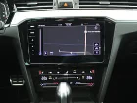 Volkswagen Passat Variant 1.5 TSI 150pk DSG R-Line Business Leder Camera Panoramadak Keyless Virtual Cockpit Navigatie thumbnail 13