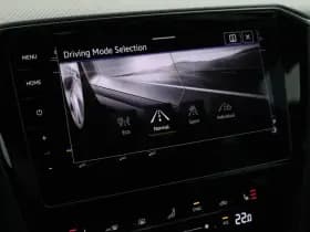 Volkswagen Passat Variant 1.5 TSI 150pk DSG R-Line Business Leder Camera Panoramadak Keyless Virtual Cockpit Navigatie thumbnail 29