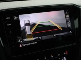 Volkswagen Passat Variant 1.5 TSI 150pk DSG R-Line Business Leder Camera Panoramadak Keyless Virtual Cockpit Navigatie thumbnail 4