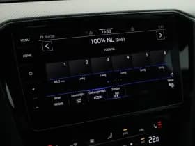 Volkswagen Passat Variant 1.5 TSI 150pk DSG R-Line Business Leder Camera Panoramadak Keyless Virtual Cockpit Navigatie thumbnail 31